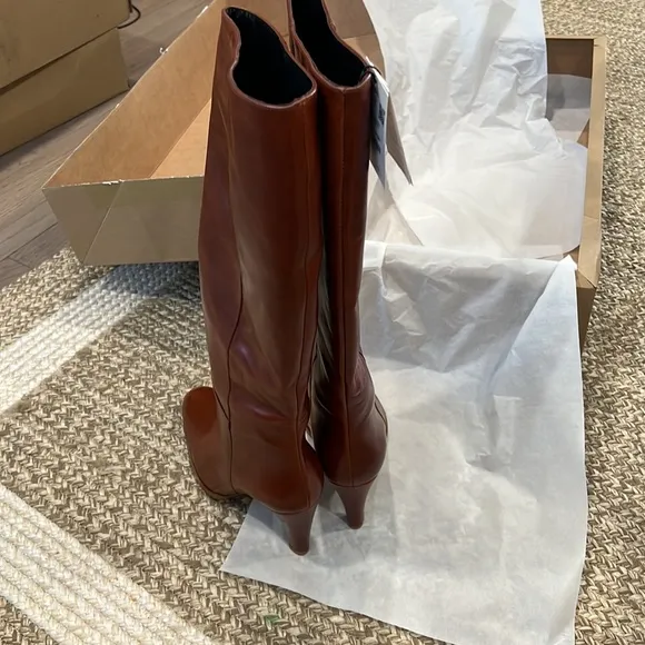 Zara bloggers fave brown leather heeled boots