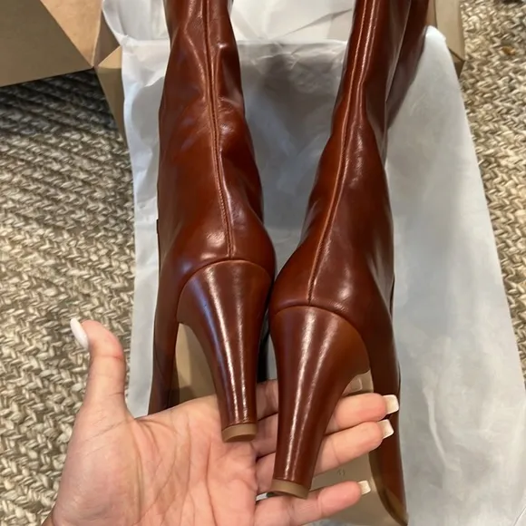 Zara bloggers fave brown leather heeled boots