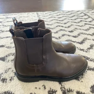 Zara Brown Chelsea Boots with Smooth Finish