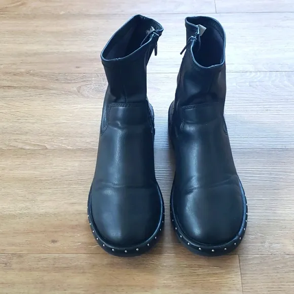 Zara Chelsea Studed Ankle Boots. By Zara. Size 33