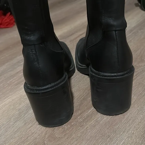 Zara heeled Chelsea boots