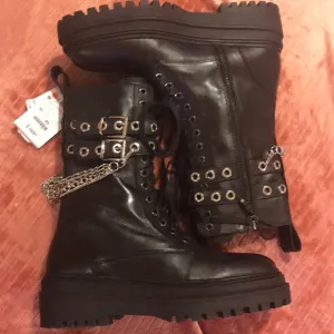 ZARA LEATHER COMBAT BOOTS BLACK WITH ZIPPER &amp; LACE