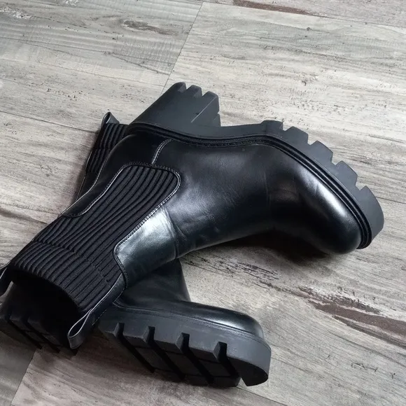 ZARA Women's Chelsea Boots Lether Elastic Detail Track Soles Sack Boot Sz 6.5