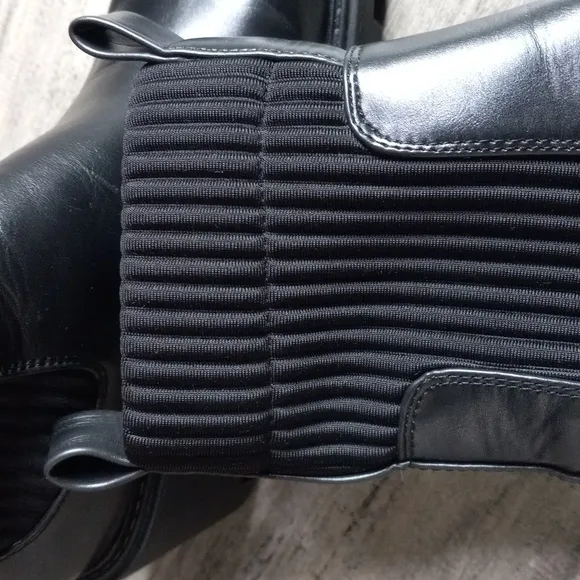 ZARA Women's Chelsea Boots Lether Elastic Detail Track Soles Sack Boot Sz 6.5