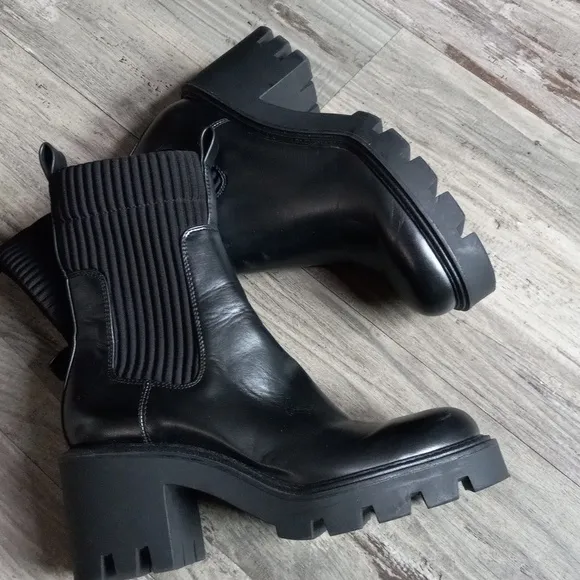 ZARA Women's Chelsea Boots Lether Elastic Detail Track Soles Sack Boot Sz 6.5