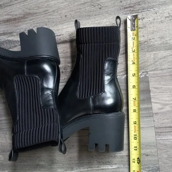 ZARA Women's Chelsea Boots Lether Elastic Detail Track Soles Sack Boot Sz 6.5