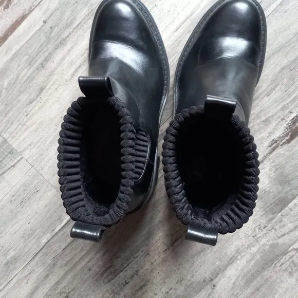 ZARA Women's Chelsea Boots Lether Elastic Detail Track Soles Sack Boot Sz 6.5